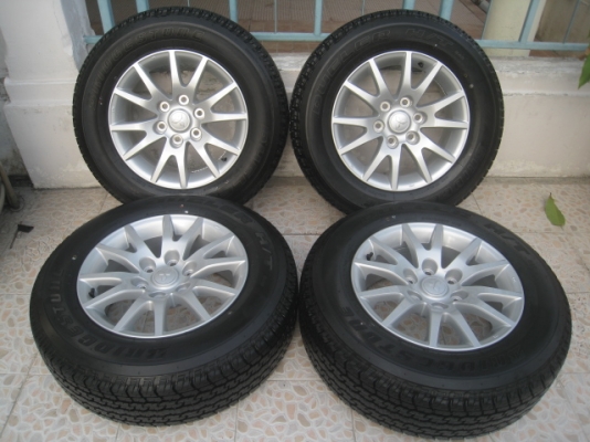 ขายล้อแม็กถอดป้ายแดง Mitsu Pajero sport 17"x7.5" et38 6รู139.7 + ยาง Bridgestone dueler h/t 840 245/65r17 ยางผลิตสัปดาห์ที่22,2 เส้นและ 23,2เส้น ปี13 ตุ่มและสีที่หน้ายางมีทุกเส้น ขายทั้งชุด 23,500 บาทครับ สนใจติดต่อเล็กคลองสาม (081-3747940)