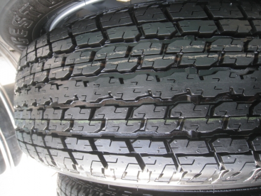 ขายล้อแม็กถอดป้ายแดง Mitsu Pajero sport 17"x7.5" et38 6รู139.7 + ยาง Bridgestone dueler h/t 840 245/65r17 ยางผลิตสัปดาห์ที่22,2 เส้นและ 23,2เส้น ปี13 ตุ่มและสีที่หน้ายางมีทุกเส้น ขายทั้งชุด 23,500 บาทครับ สนใจติดต่อเล็กคลองสาม (081-3747940)