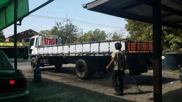 **670,000 บ.ต่อรอง**ขาย6ล้อช่วงยาว7.20 ม. HINO FF177 (รถห้าง) ปี45 เครื่องเดิมEH700 168HP เครื่องแน่นดี อึด แรงดี วางหัวสิงไฮเทค(ลงเล่ม) ช่วงล่างเดิม คัสซีสวยเดิมไม่ปะไม่ดาม กระบะคาร์โก้ยาว7.20ม.สภาพดี มีผุตามชายบ้างนิดหน่อย พื้นดีไม่ผุ หัวเก๋งสวยภายในดีค **670,000 บ.ต่อรอง**ขาย6ล้อช่วงยาว7.20 ม. HINO FF177 (รถห้าง) ปี45 เครื่องเดิมEH700 168HP เครื่องแน่นดี อึด แรงดี วางหัวสิงไฮเทค(ลงเล่ม) ช่วงล่างเดิม คัสซีสวยเดิมไม่ปะไม่ดาม กระบะคาร์โก้ยาว7.20ม.สภาพดี มีผุตามชายบ้างนิดหน่อย พื้นดีไม่ผุ หัวเก๋งสวยภายในดีค