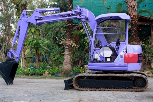 ขายแม็คโค KOMATSU PC50UU-2 นำเข้าจากญี่ปุ่น ไม่เคยผ่านการใช้งานในไทย มี VDO ทดลองขับให้ดู ติดต่อ 086-775-7900