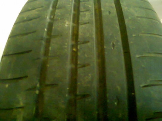 225-40-18 ปี11 ยางสวยปีสดไม่ปะไม่บวมดอกเต็ม1ชุด