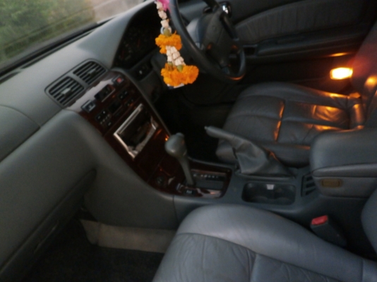 อดีตรถผู้บริหารมือดียวป้ายแดงประหยัดดวยแก๊สหัวฉีด