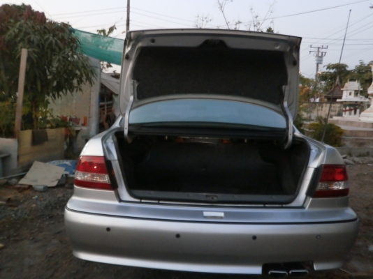 อดีตรถผู้บริหารมือดียวป้ายแดงประหยัดดวยแก๊สหัวฉีด