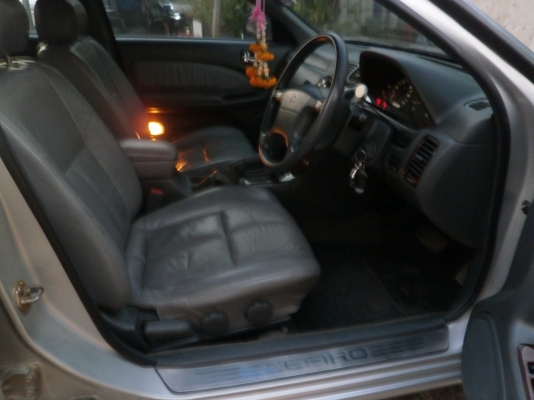 อดีตรถผู้บริหารมือดียวป้ายแดงประหยัดดวยแก๊สหัวฉีด