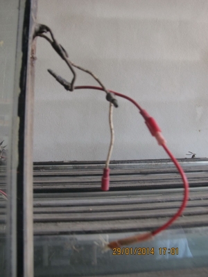 ขายกระจกสำเร็จรูปติดผนังบ้านหรืออาคารเป็นกระจกเซฟตี้มี2ด้าน