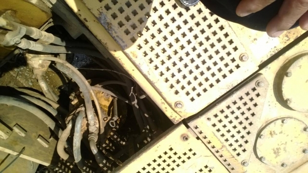 CAT320 V2  ใช้งานอยู่ ทำงานดีมาก มีตำหนิที่แผ่นและสี อย่างอื่นได้...ไฟฟ้ามี แอร์มี เอวแน่น