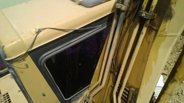 CAT320 V2  ใช้งานอยู่ ทำงานดีมาก มีตำหนิที่แผ่นและสี อย่างอื่นได้...ไฟฟ้ามี แอร์มี เอวแน่น