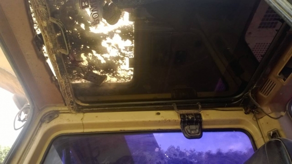 CAT320 V2  ใช้งานอยู่ ทำงานดีมาก มีตำหนิที่แผ่นและสี อย่างอื่นได้...ไฟฟ้ามี แอร์มี เอวแน่น