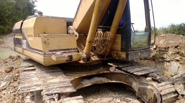 CAT320 V2  ใช้งานอยู่ ทำงานดีมาก มีตำหนิที่แผ่นและสี อย่างอื่นได้...ไฟฟ้ามี แอร์มี เอวแน่น