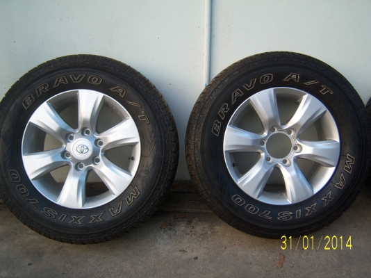 แม็กโตโยต้า ขอบ17ประกอบนอก พร้อมยาง 265 65 17 ปี 12 1ชุด มีฝาครบ