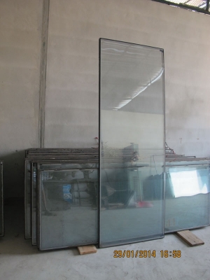 ขายกระจกสำเร็จรูปตกแต่งบ้านร้านค้าหรืออาคารเป็นกระจกเซฟตี้มี2ด้าน