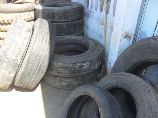 ยาง 295/80R22.5 สวยๆ ราคา เส้นละ 2500 บาท