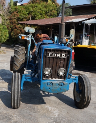 ขายรถไถFORD 3900 เก่านอก