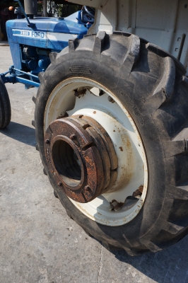 ขายรถไถFORD 3900 เก่านอก