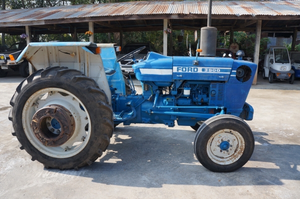 ขายรถไถFORD 3900 เก่านอก