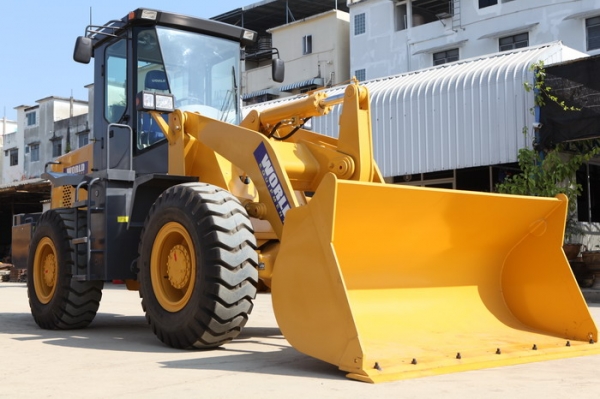 รถตักใหม่ขนาด 2 &amp; 3 คิวยี่ห้อ WORLD W136, W156 แกร่งเหนือใคร ราคาสุดคุ้ม รับประกันให้ 1 ปีพร้อมเปลี่ยนถ่านน้ำมันเครื่องให้ 2 ครั้งหรือตามระยะ