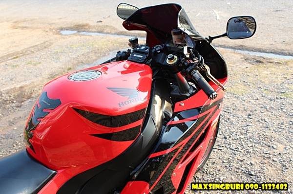 แม็กสิงห์บุรี//HONDA CBR1000RR ปี2005 สภาพสวยพร้อม่อแต่ง MORIWAKI ทะเบียนพร้อมโอน 225000
