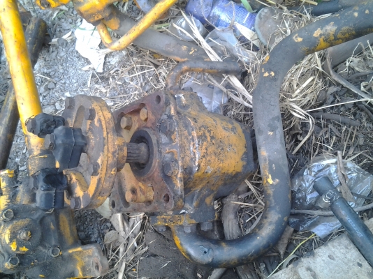 ขายปั้มน้ำมันไฮดรอลิคตัวใหญ่ ติดในรถโฟคลิฟ 5 ตัน 16,000 บาท