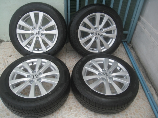 ขายล้อแม็กป้ายแดง Honda civic fb 16"x6.5" et45 5รู114.3 + ยางปี13   สนใจติดต่อเล็กคลองสามครับ (081-3747940)