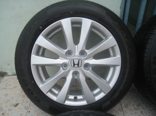 ขายล้อแม็กป้ายแดง Honda civic fb 16"x6.5" et45 5รู114.3 + ยางปี13   สนใจติดต่อเล็กคลองสามครับ (081-3747940)