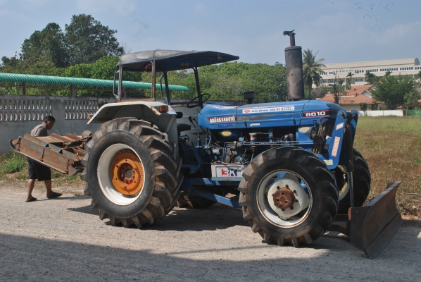 ขายรถไถ FORD 6610