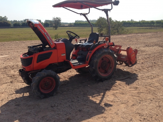 ขายด่วน KUBOTA B2420 เครื่องดี มีภาพวีดีโอ อุปกรณ์ มี 3 รายการ ผาน5 โรตารี่ ล้อเหล็ก สภาพสวยพร้อมใช้