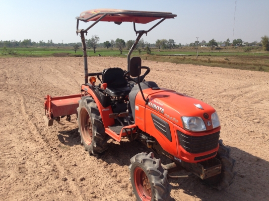 ขายด่วน KUBOTA B2420 เครื่องดี มีภาพวีดีโอ อุปกรณ์ มี 3 รายการ ผาน5 โรตารี่ ล้อเหล็ก สภาพสวยพร้อมใช้ ขายด่วน KUBOTA B2420 เครื่องดี มีภาพวีดีโอ อุปกรณ์ มี 3 รายการ ผาน5 โรตารี่ ล้อเหล็ก สภาพสวยพร้อมใช้