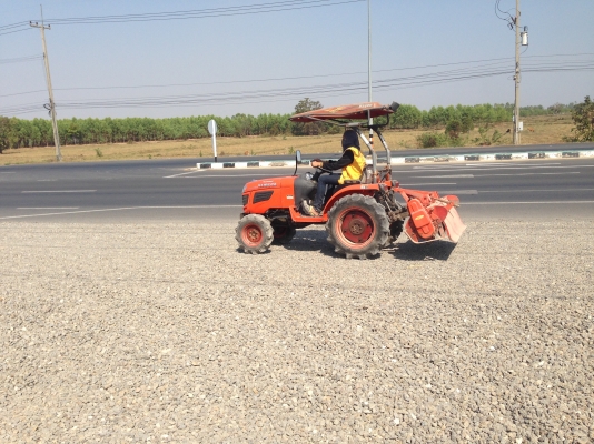 ขายด่วน KUBOTA B2420 เครื่องดี มีภาพวีดีโอ อุปกรณ์ มี 3 รายการ ผาน5 โรตารี่ ล้อเหล็ก สภาพสวยพร้อมใช้