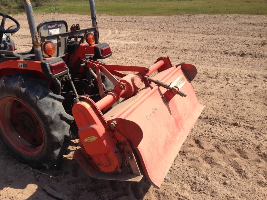 ขายด่วน KUBOTA B2420 เครื่องดี มีภาพวีดีโอ อุปกรณ์ มี 3 รายการ ผาน5 โรตารี่ ล้อเหล็ก สภาพสวยพร้อมใช้