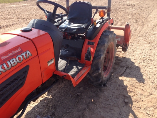 ขายด่วน KUBOTA B2420 เครื่องดี มีภาพวีดีโอ อุปกรณ์ มี 3 รายการ ผาน5 โรตารี่ ล้อเหล็ก สภาพสวยพร้อมใช้