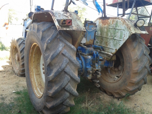 FORD 6610 สองเพลา มีบุ้งกี๋ตักหน้า อุปกรณ์ 2ชิ้น รถพร้อมใช้งาน เอกสารอินวอย 087-2976734