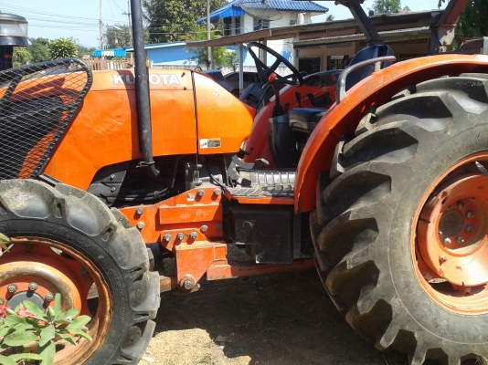 KUBOTA M7040 2เพลา  อุปกรณ์3ชิ้น รถสวยพร้อมใช้งาน เอกสารเล่มทะเบียน  ราคาต่อรองได้ 087-2976734