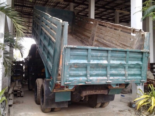 รถฮีโน่ 10 ล้อดั้ม เปลื่ยนเครื่อง 350 แรงม้า. ( รถประกอบ. ) สนใจติดต่อ 081 - 6079515