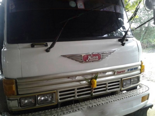 รถฮีโน่ 10 ล้อดั้ม F17  187 แรงม้า.  สนใจติดต่อ 081 - 6079515