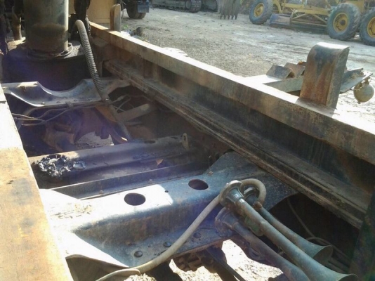 รถฮีโน่ 10 ล้อดั้ม F17  187 แรงม้า.  สนใจติดต่อ 081 - 6079515