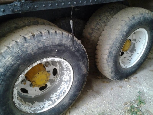 รถฮีโน่ 10 ล้อดั้ม F17  187 แรงม้า.  สนใจติดต่อ 081 - 6079515