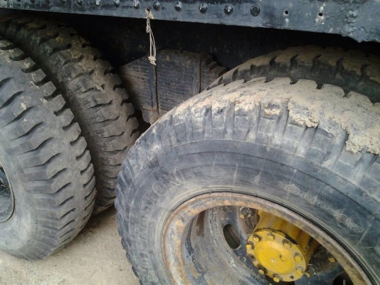 รถฮีโน่ 10 ล้อดั้ม F17  187 แรงม้า.  สนใจติดต่อ 081 - 6079515