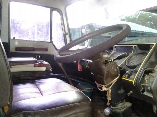 รถฮีโน่ 10 ล้อดั้ม F17  187 แรงม้า.  สนใจติดต่อ 081 - 6079515