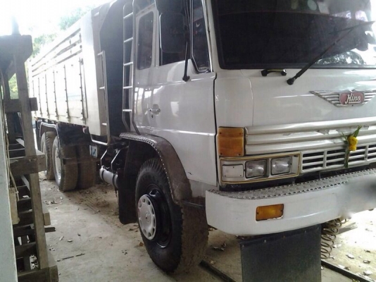 รถฮีโน่ 10 ล้อดั้ม F17  187 แรงม้า.  สนใจติดต่อ 081 - 6079515