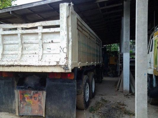 รถฮีโน่ 10 ล้อดั้ม F17  187 แรงม้า.  สนใจติดต่อ 081 - 6079515