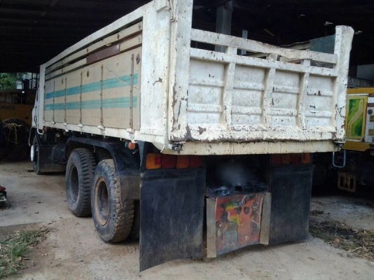 รถฮีโน่ 10 ล้อดั้ม F17  187 แรงม้า.  สนใจติดต่อ 081 - 6079515