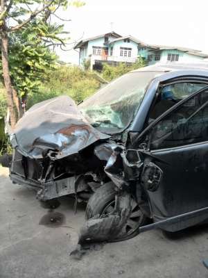 ขายซากavanza 2011 ชนหน้าซ้าย