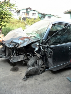 ขายซากavanza 2011 ชนหน้าซ้าย