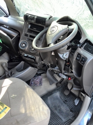 ขายซากavanza 2011 ชนหน้าซ้าย