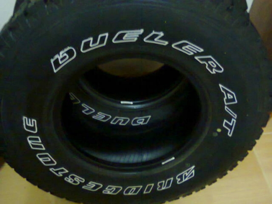 31X10.5R15 ปี09ดอกเต็มยางนิ่มๆแต่มีคู่เดียวพร้อมใช้ไม่ปะไม่บวมไม่บัง