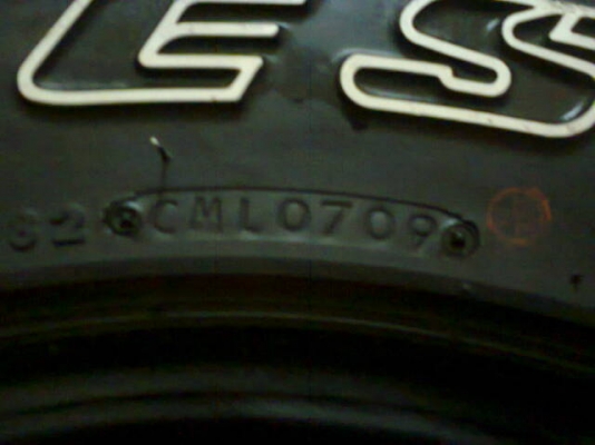 31X10.5R15 ปี09ดอกเต็มยางนิ่มๆแต่มีคู่เดียวพร้อมใช้ไม่ปะไม่บวมไม่บัง