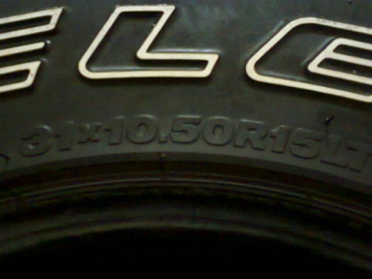 31X10.5R15 ปี09ดอกเต็มยางนิ่มๆแต่มีคู่เดียวพร้อมใช้ไม่ปะไม่บวมไม่บัง