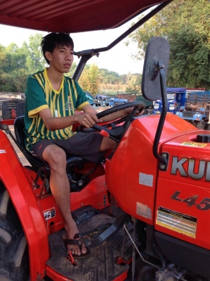 แทรกเตอร์คูโบค้า  L4508  สภาพดีเยี่ยม พร้อมใช้งาน เดิมๆทั้งคัน นำไปใช้แล้วไม่ผิดหวัง พร้อมจอบหมุนเเละผานดันหน้า