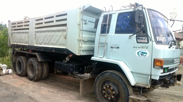 (รูปใหม่ปัจจุบัน)ROCKY 240 นางฟ้าแท้ รถสภาพดีอยู่ พร้อมใช้งาน กันชนหน้าถอดอยู่...