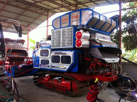 ขายด่วนรถเกี่ยวข้าว ศักดิ์พัฒนา รุ่น STAR BIG เครื่อง JO8C TURBO 260Hp เช็กใหม่หมดพร้อมใช้มาก มีหลายคันให้เลือกชมครับ(รถอยู่โพทะเลพิจิตร)